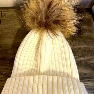 EUC fur Pom Pom beanie so cute!!!